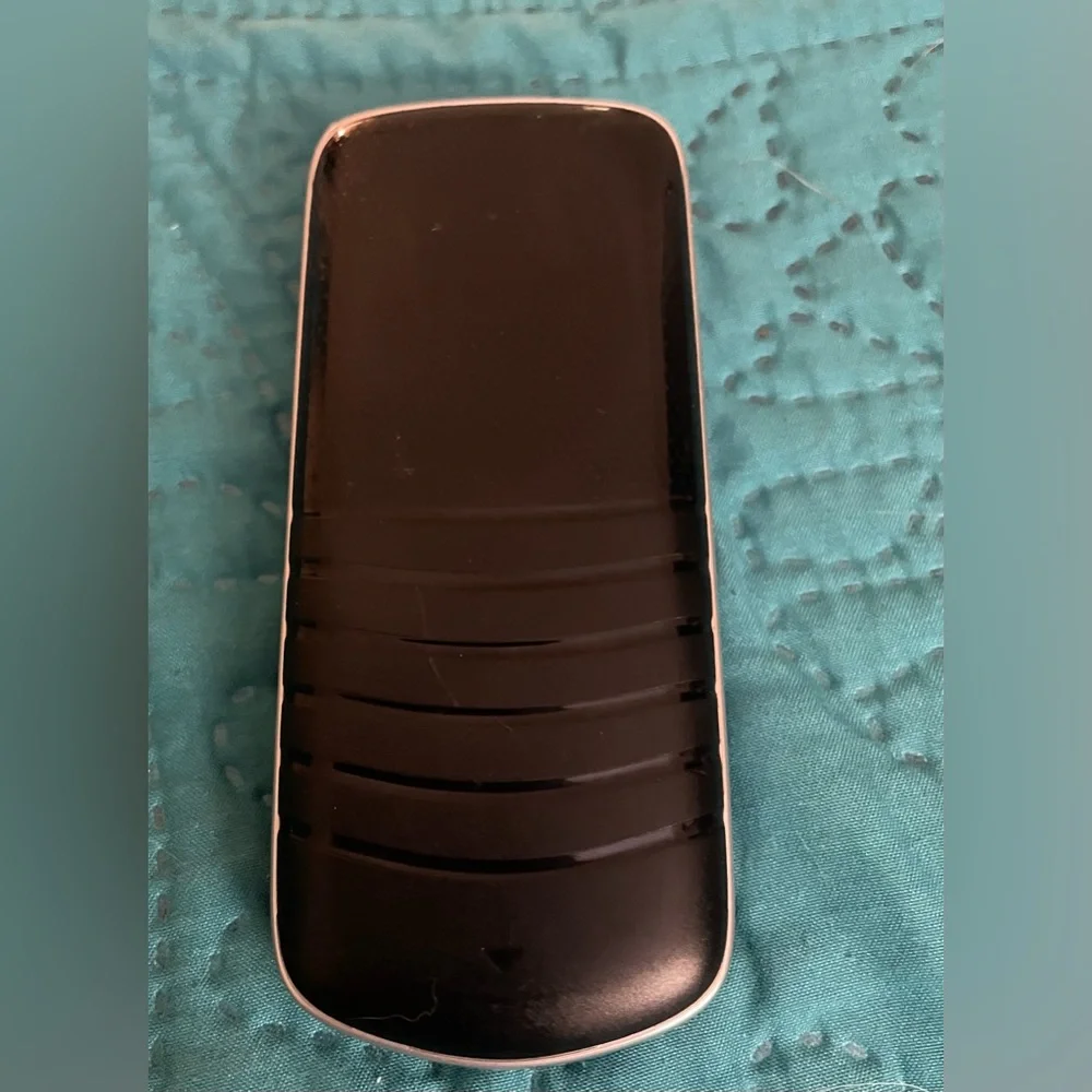 Vintage Samsung mobile from 2000. Tracphone. No battery but has SIM
